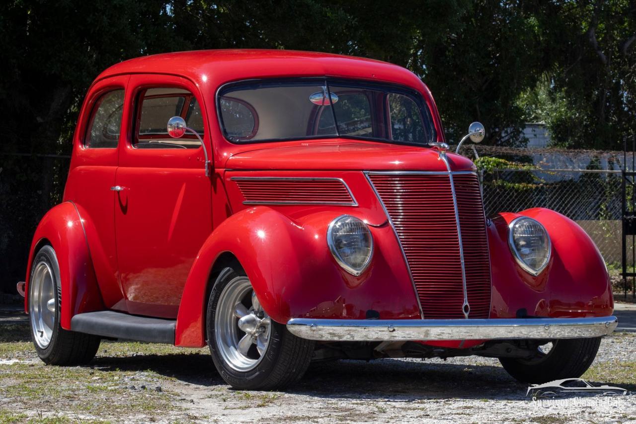 1937 Ford Tudor Humpback Sedan