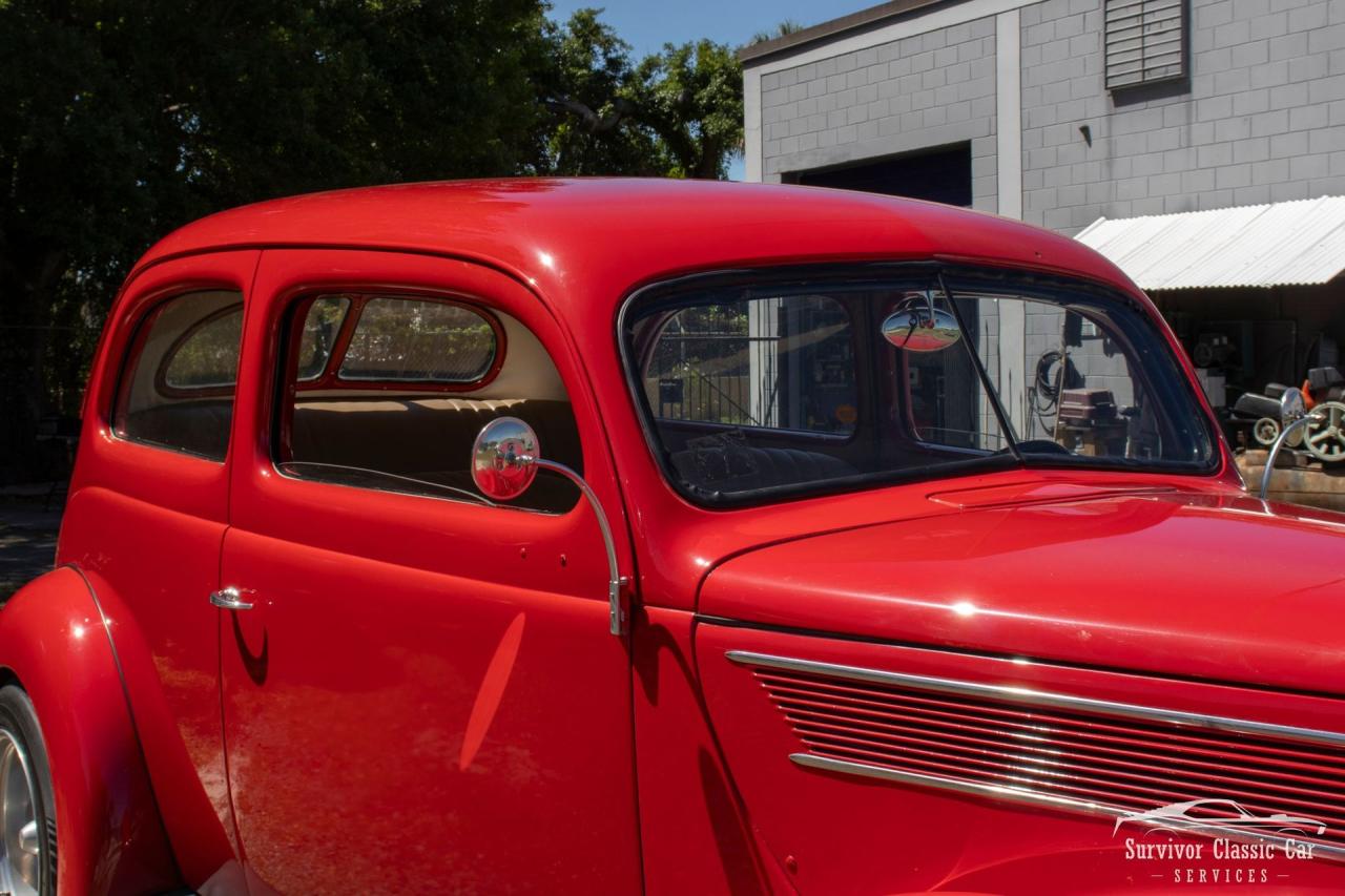 1937 Ford Tudor Humpback Sedan