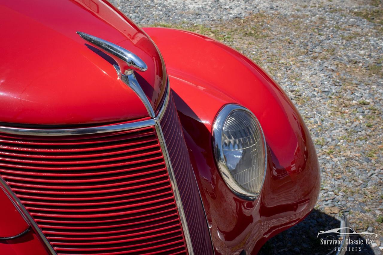 1937 Ford Tudor Humpback Sedan