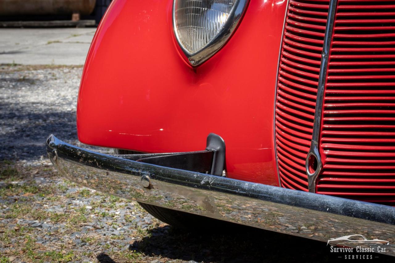 1937 Ford Tudor Humpback Sedan