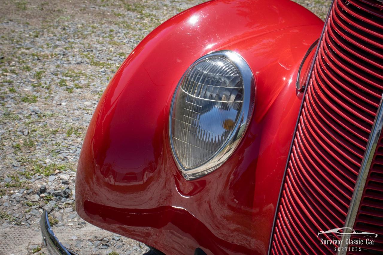 1937 Ford Tudor Humpback Sedan