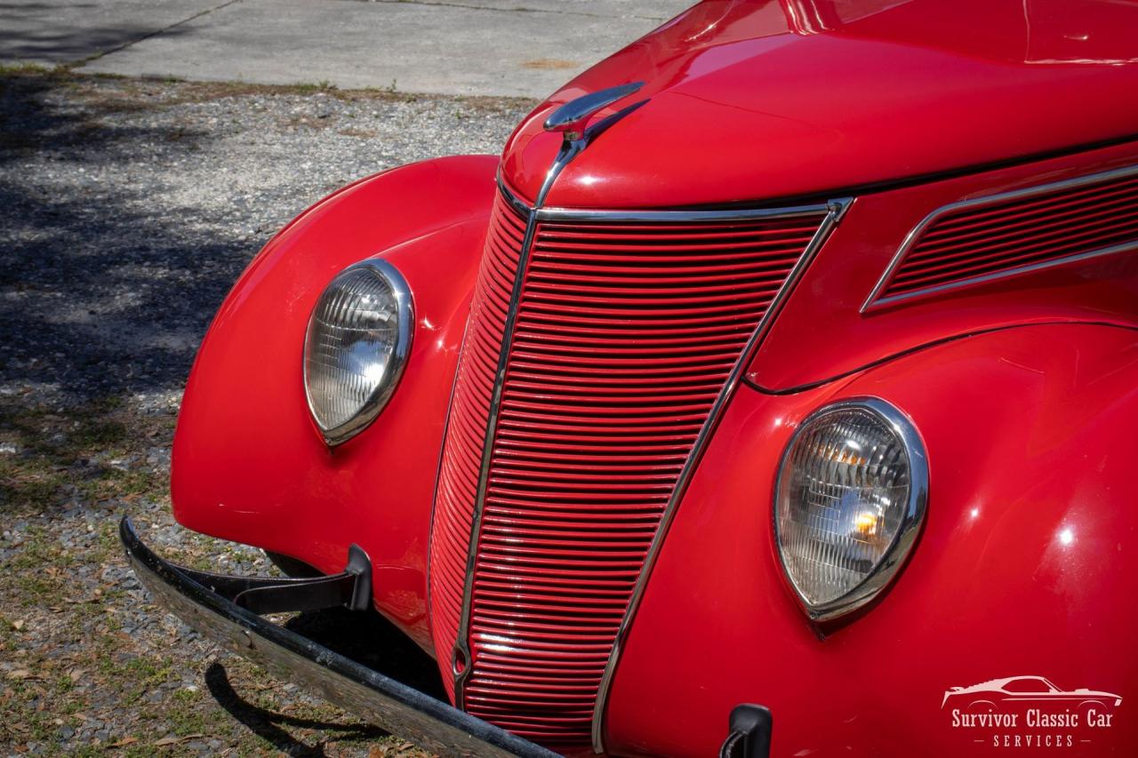 1937 Ford Tudor Humpback Sedan