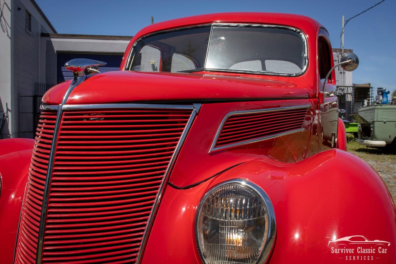 1937 Ford Tudor Humpback Sedan