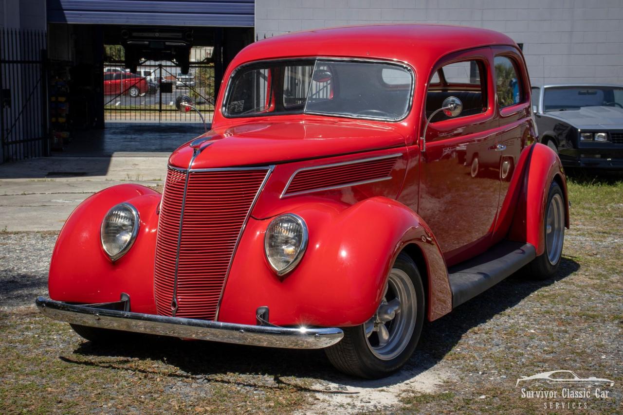 1937 Ford Tudor Humpback Sedan