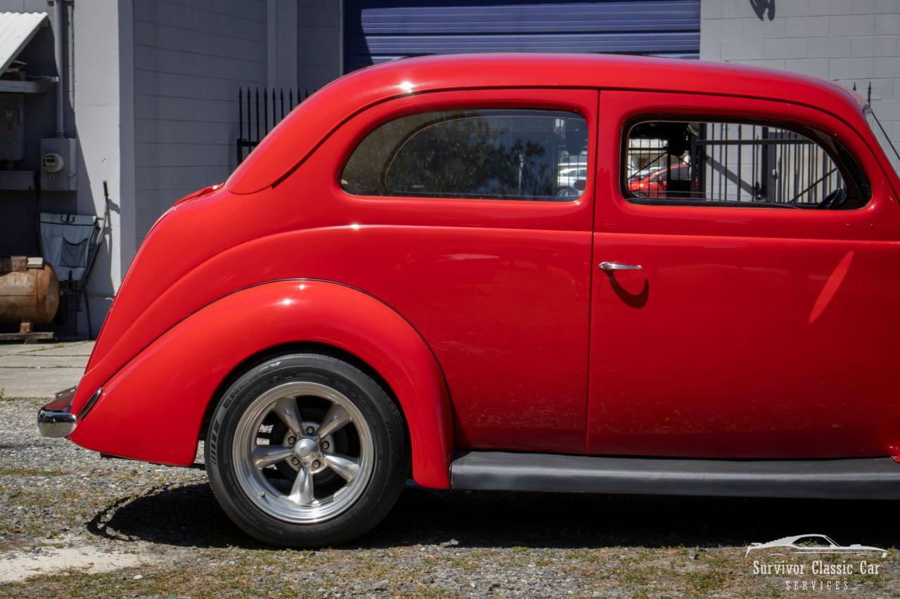 1937 Ford Tudor Humpback Sedan
