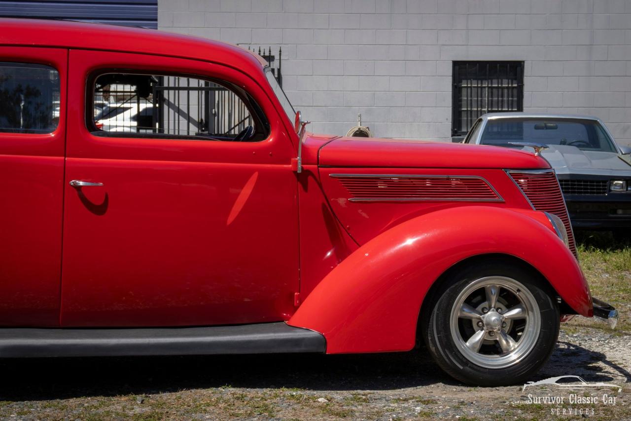 1937 Ford Tudor Humpback Sedan