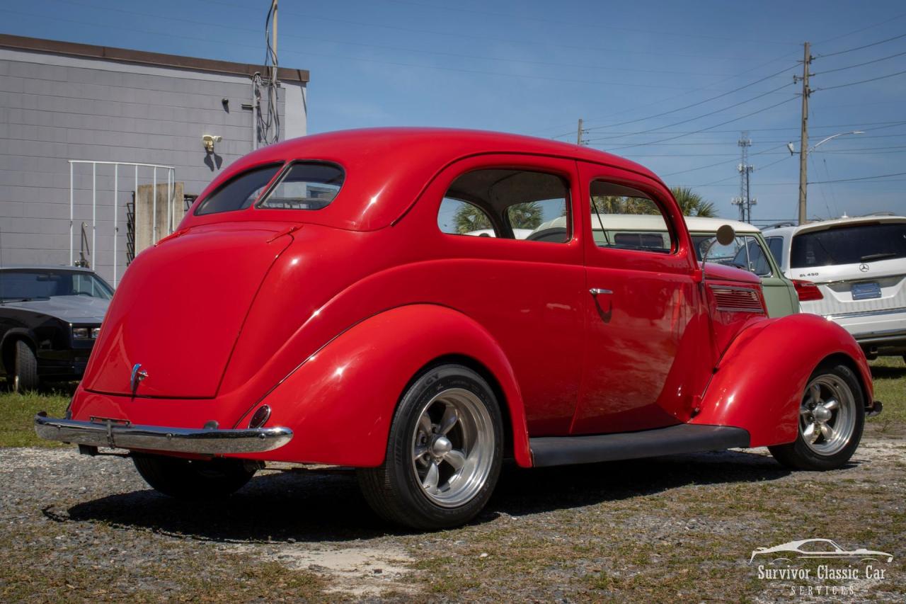 1937 Ford Tudor Humpback Sedan