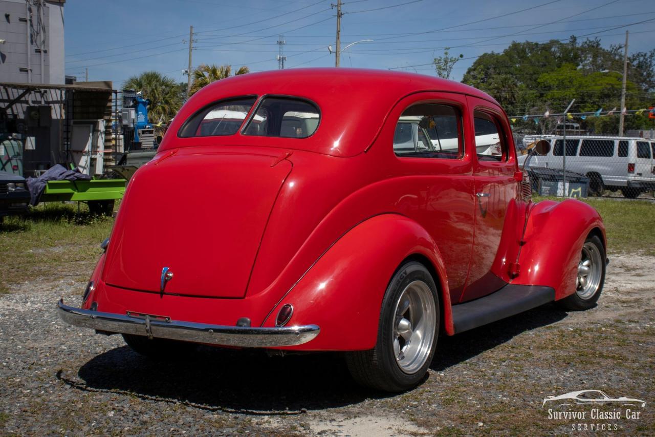 1937 Ford Tudor Humpback Sedan