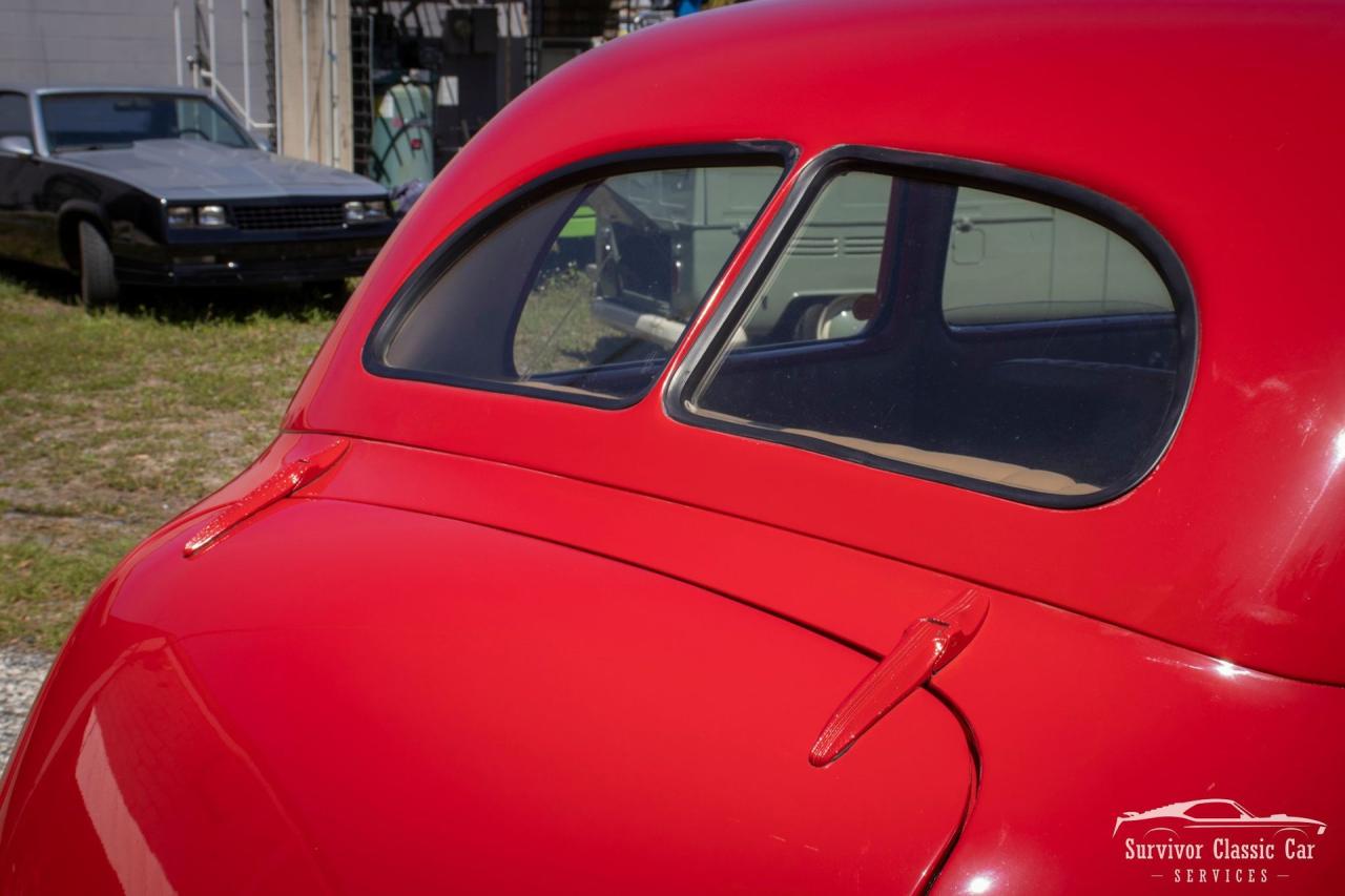 1937 Ford Tudor Humpback Sedan