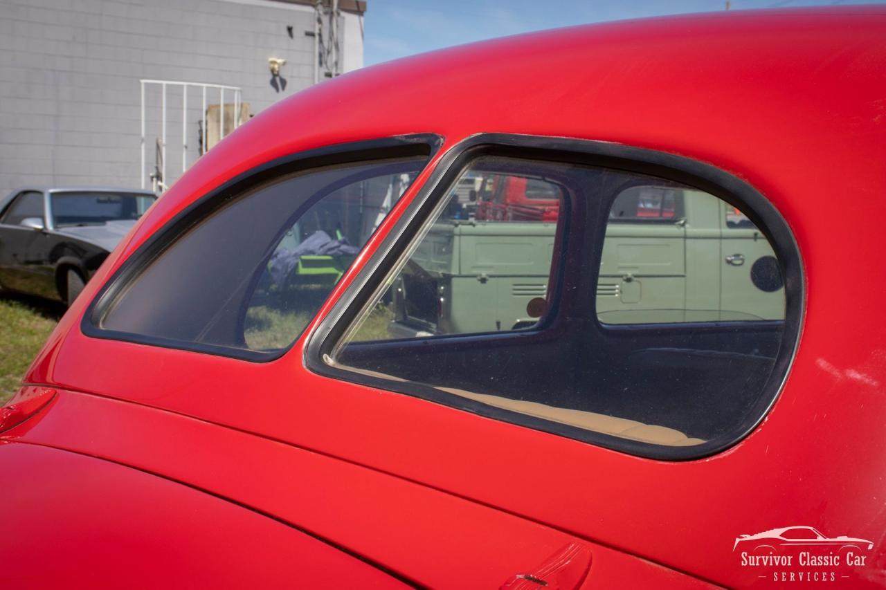 1937 Ford Tudor Humpback Sedan
