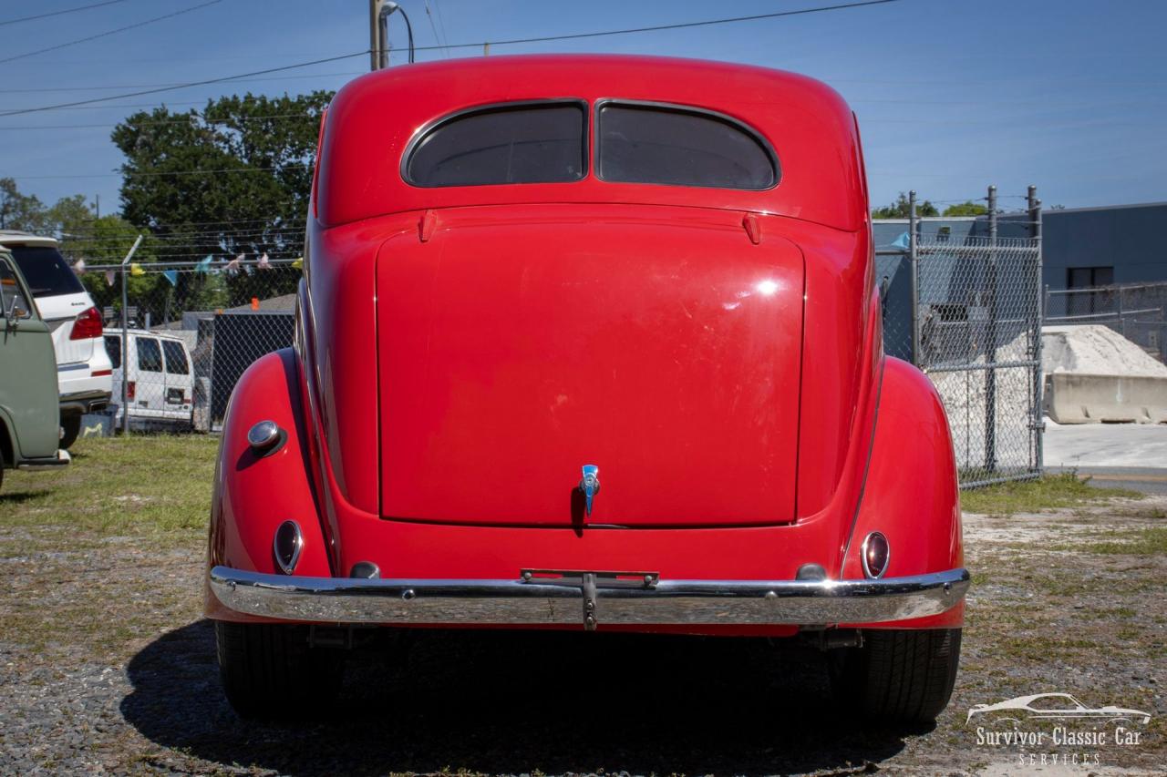 1937 Ford Tudor Humpback Sedan