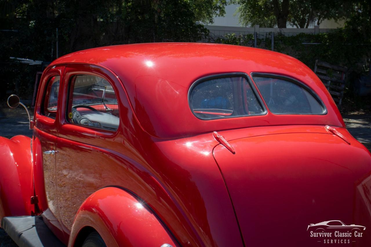 1937 Ford Tudor Humpback Sedan