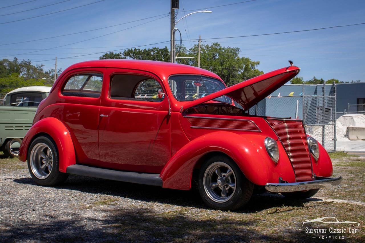 1937 Ford Tudor Humpback Sedan