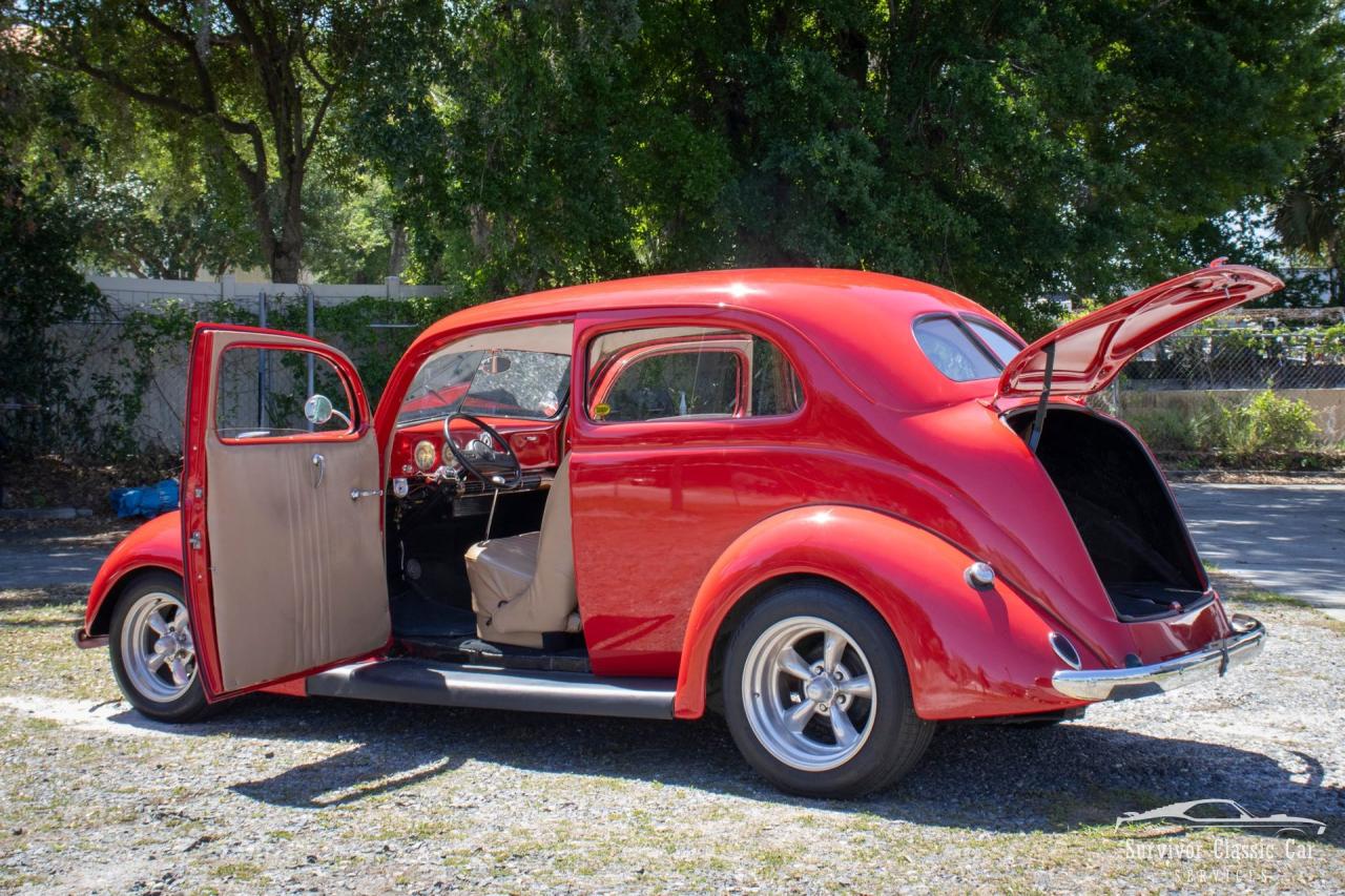 1937 Ford Tudor Humpback Sedan