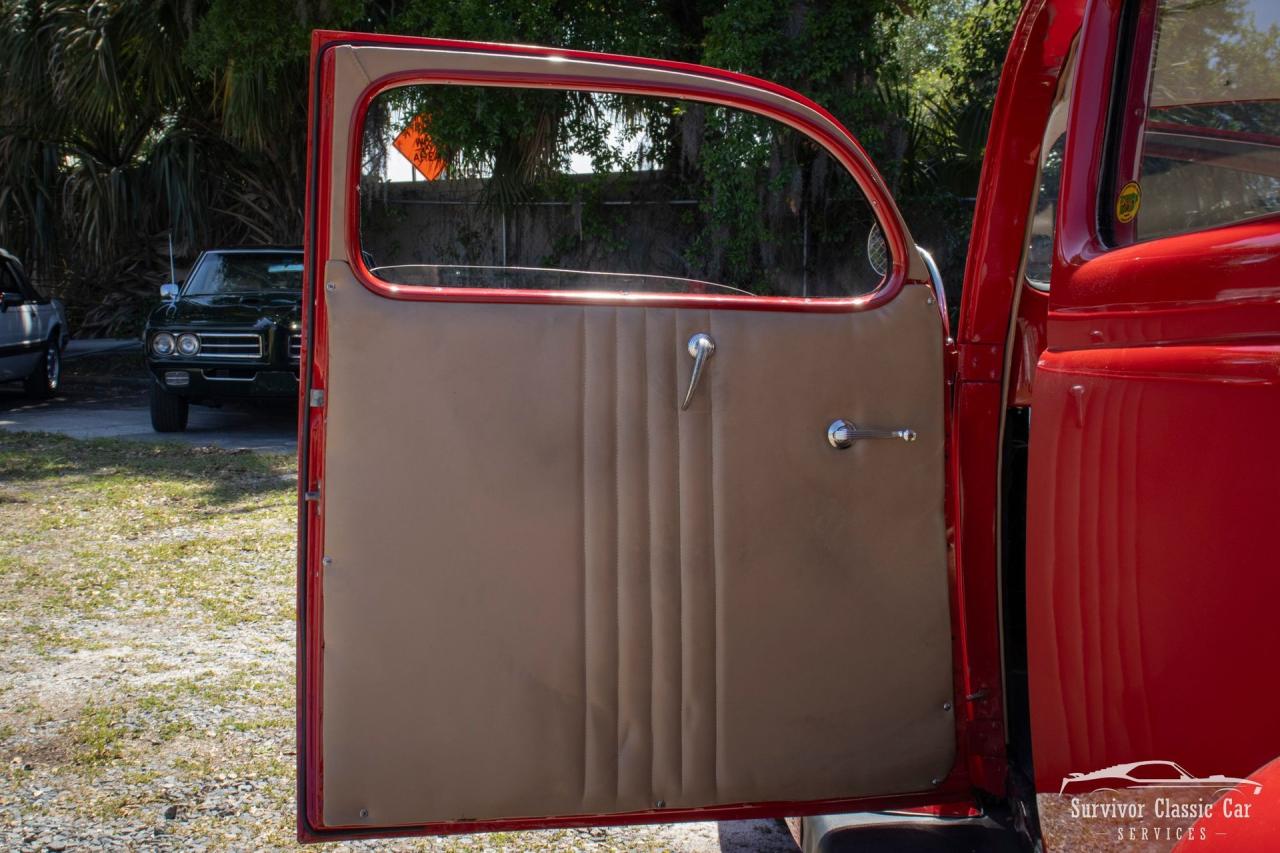 1937 Ford Tudor Humpback Sedan