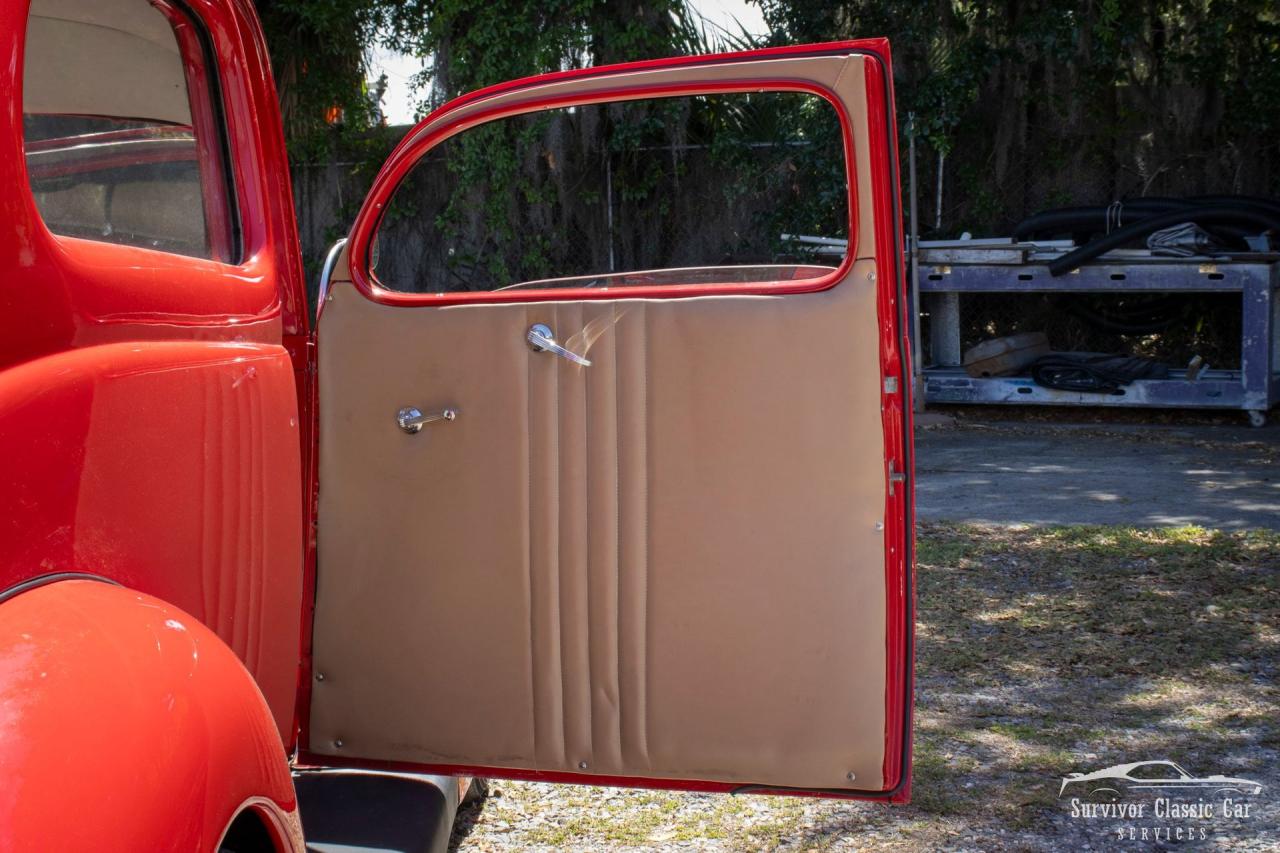 1937 Ford Tudor Humpback Sedan