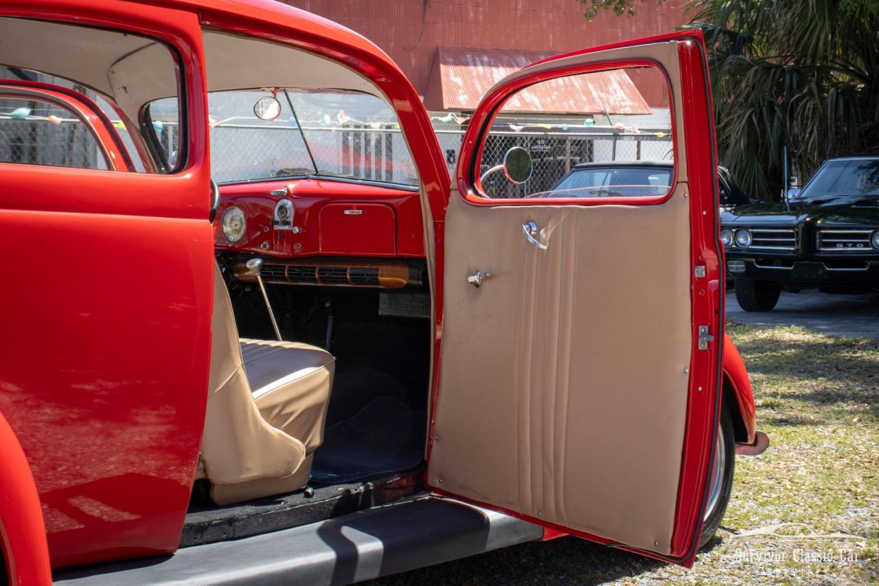 1937 Ford Tudor Humpback Sedan