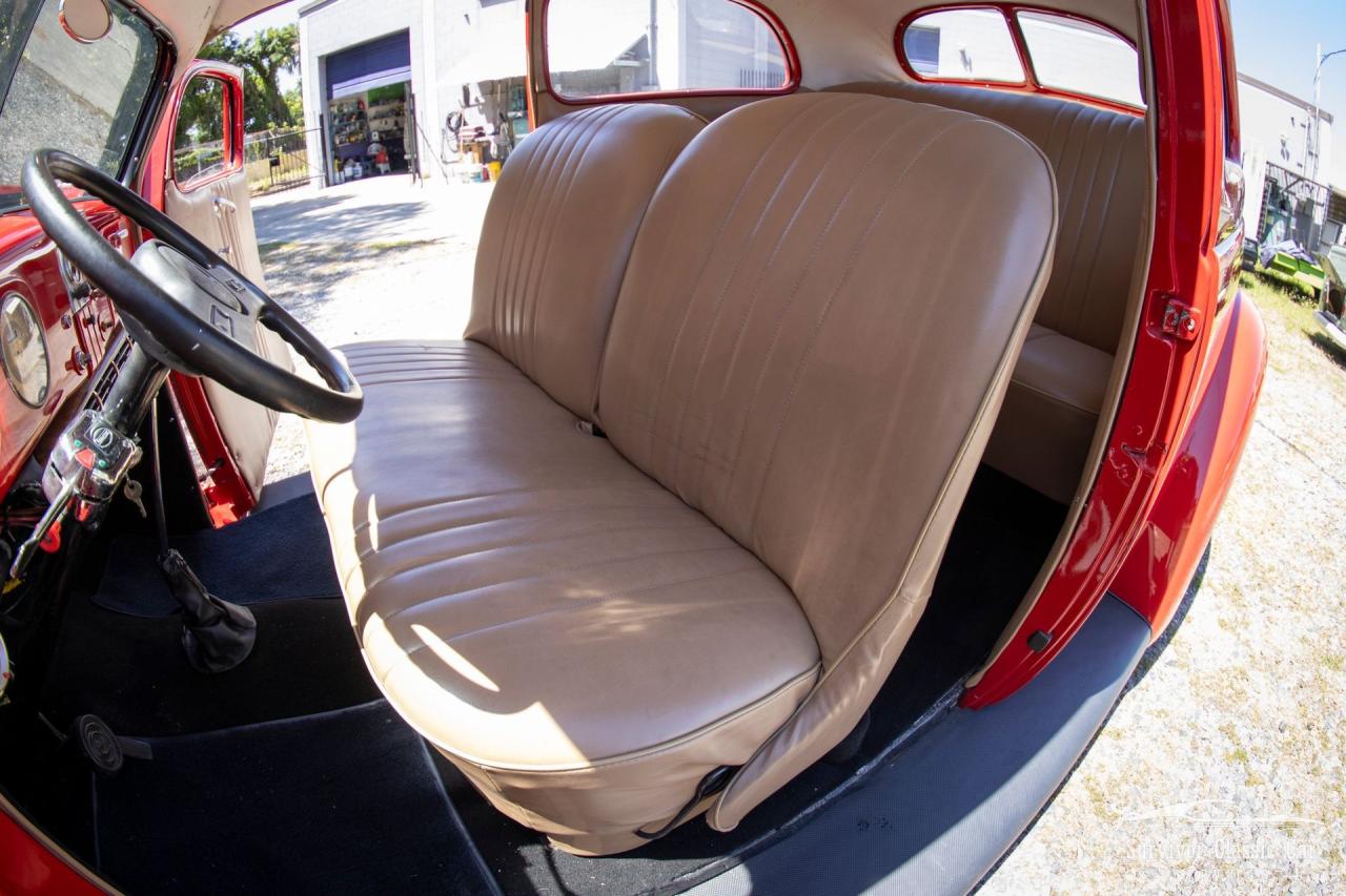 1937 Ford Tudor Humpback Sedan