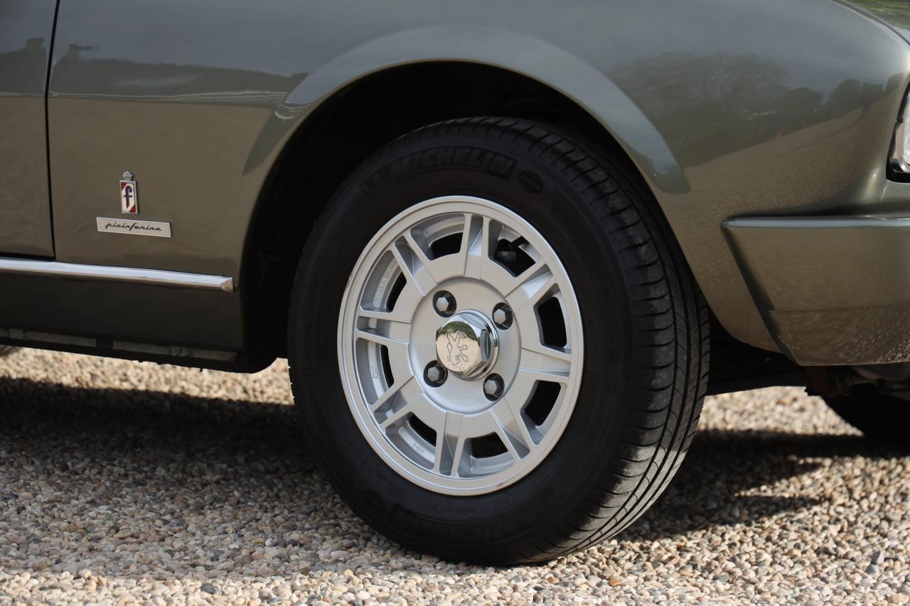 1981 Peugeot 504 Cabriolet &ldquo;Gris Fume m&eacute;tallis&eacute;&rdquo;