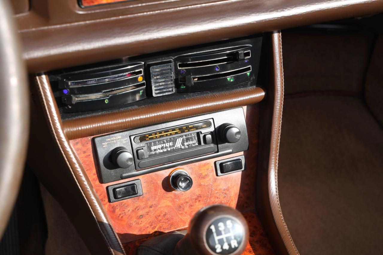 1981 Peugeot 504 Cabriolet &ldquo;Gris Fume m&eacute;tallis&eacute;&rdquo;