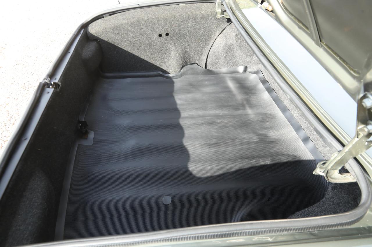 1981 Peugeot 504 Cabriolet &ldquo;Gris Fume m&eacute;tallis&eacute;&rdquo;