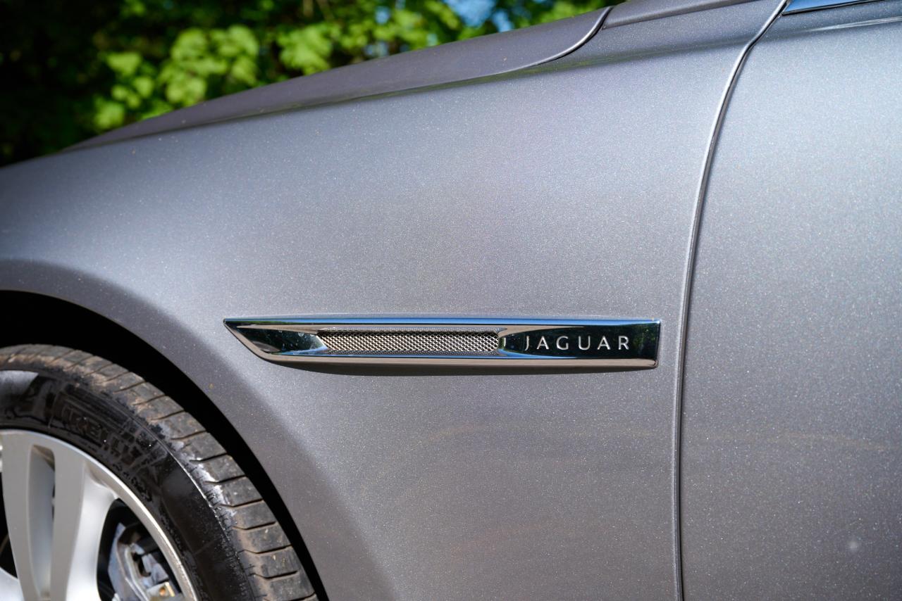 2012 Jaguar XJ Premium Luxury V8