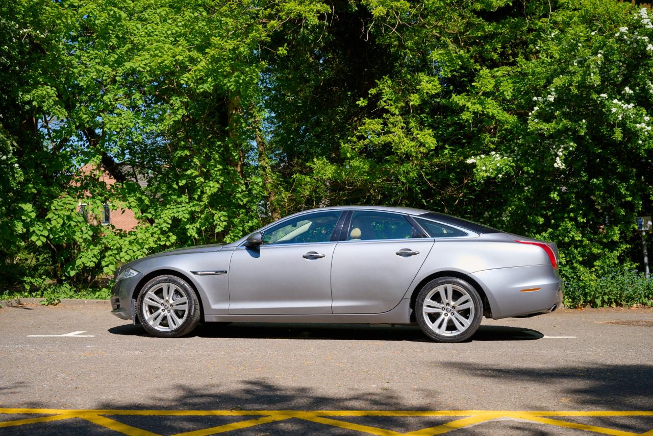 2012 Jaguar XJ Premium Luxury V8