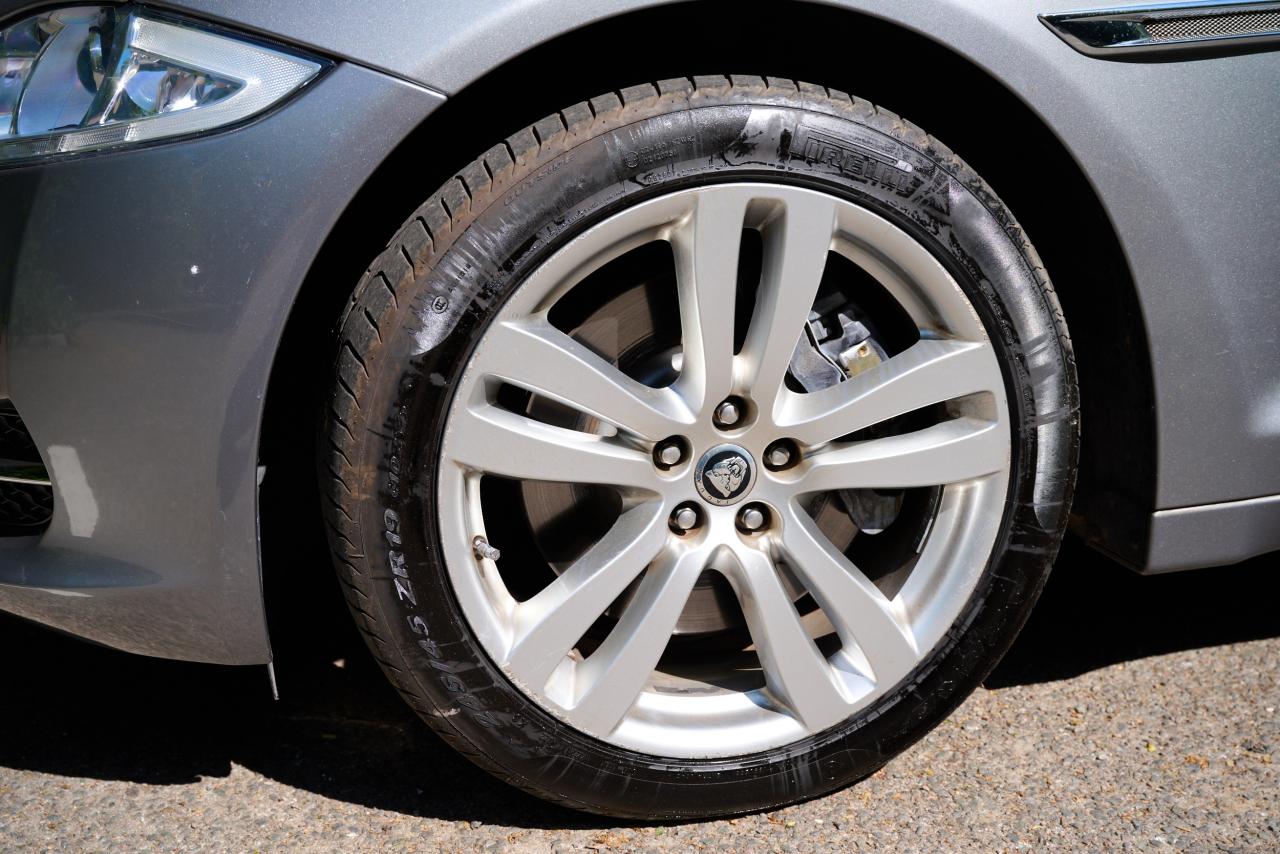 2012 Jaguar XJ Premium Luxury V8