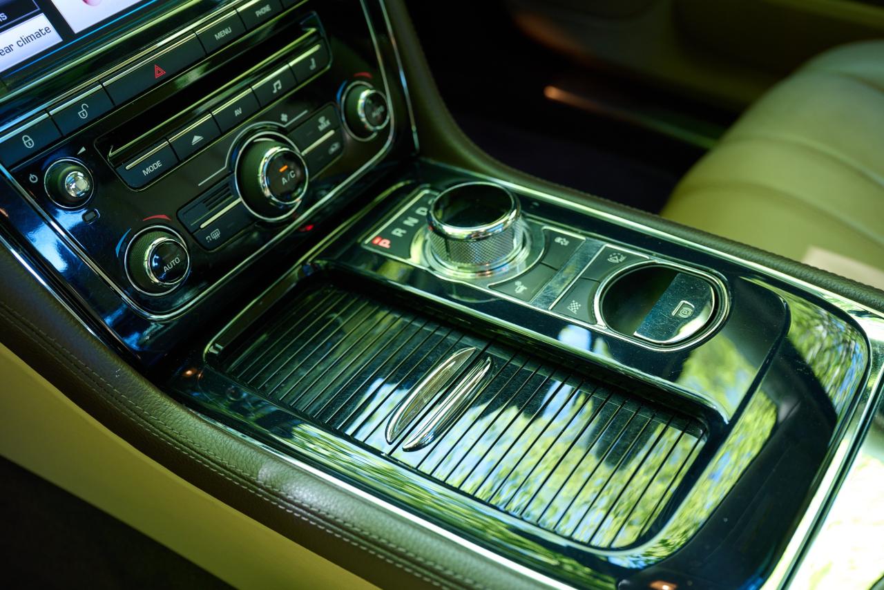 2012 Jaguar XJ Premium Luxury V8