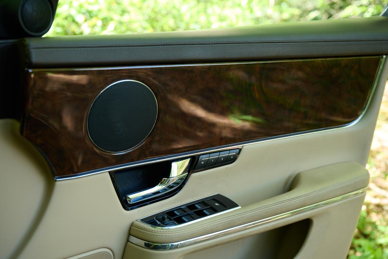 2012 Jaguar XJ Premium Luxury V8