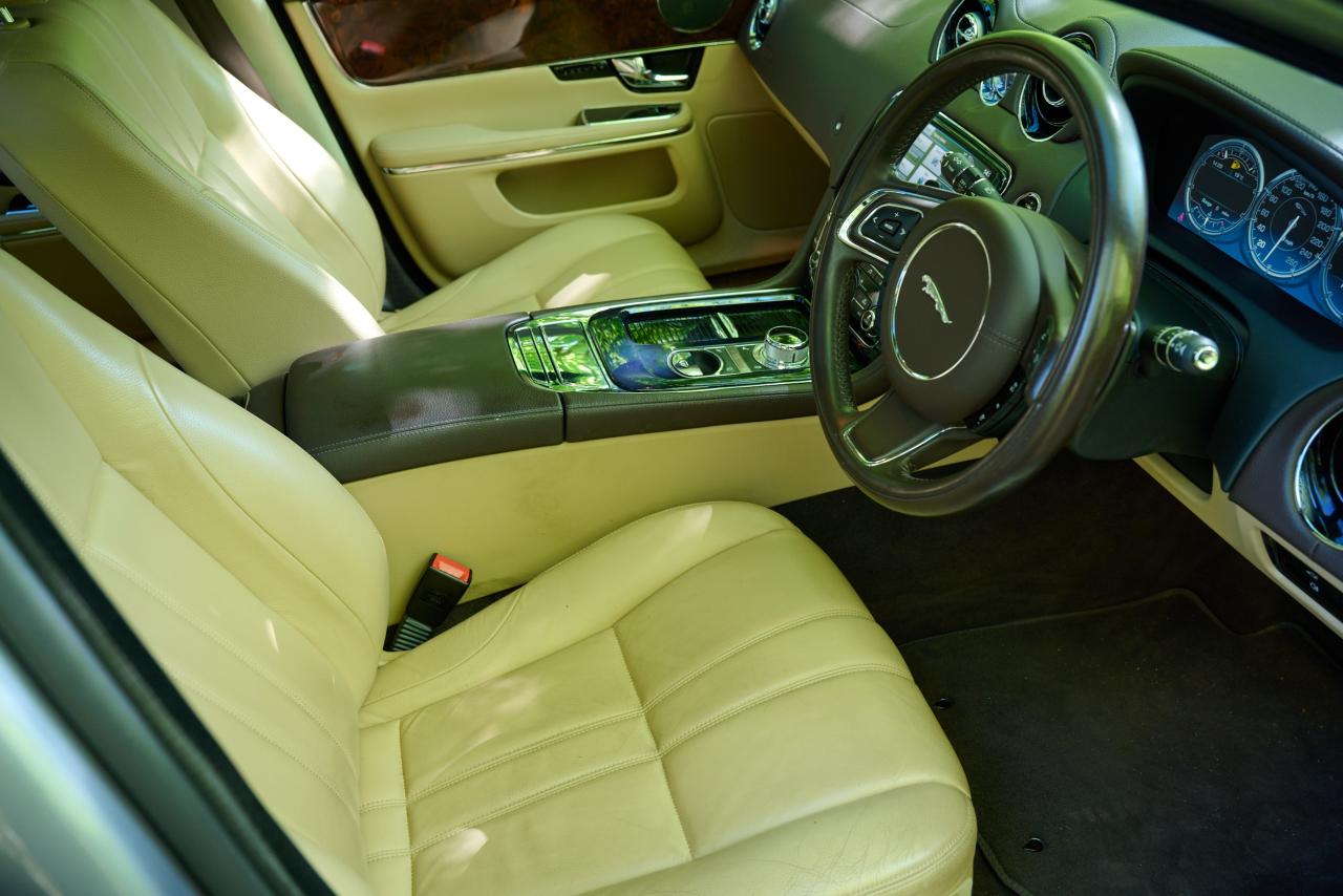 2012 Jaguar XJ Premium Luxury V8