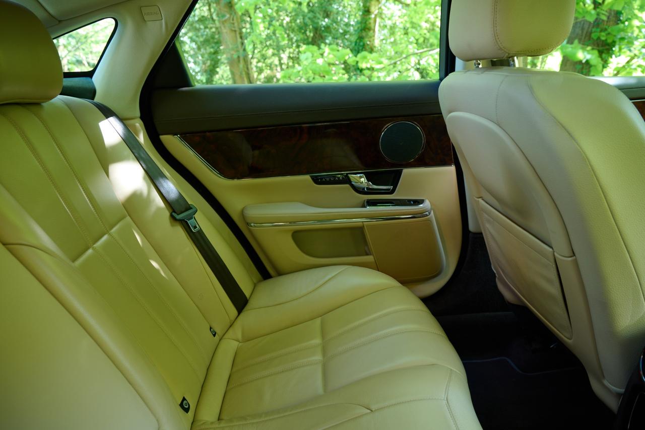 2012 Jaguar XJ Premium Luxury V8