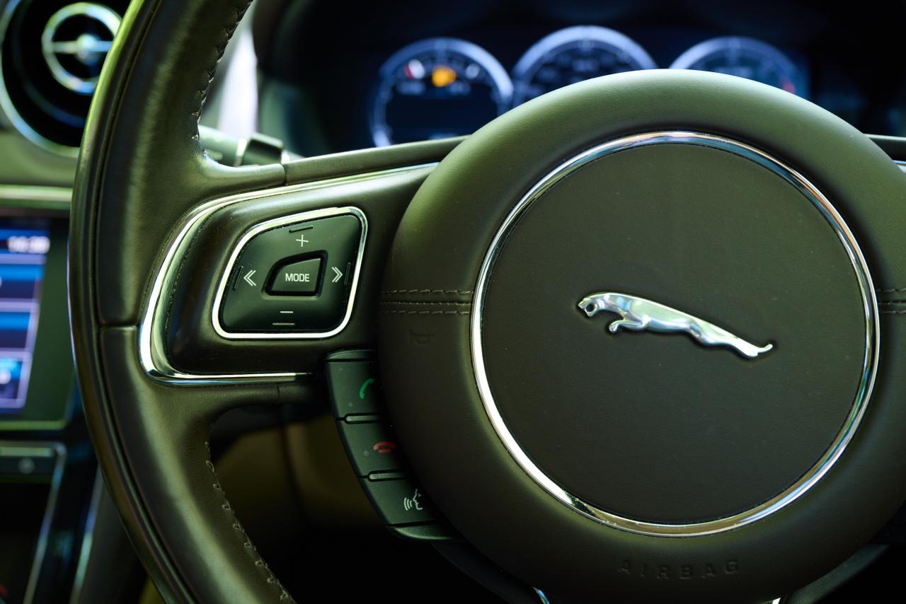 2012 Jaguar XJ Premium Luxury V8