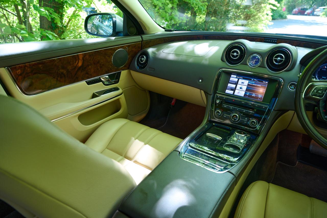2012 Jaguar XJ Premium Luxury V8