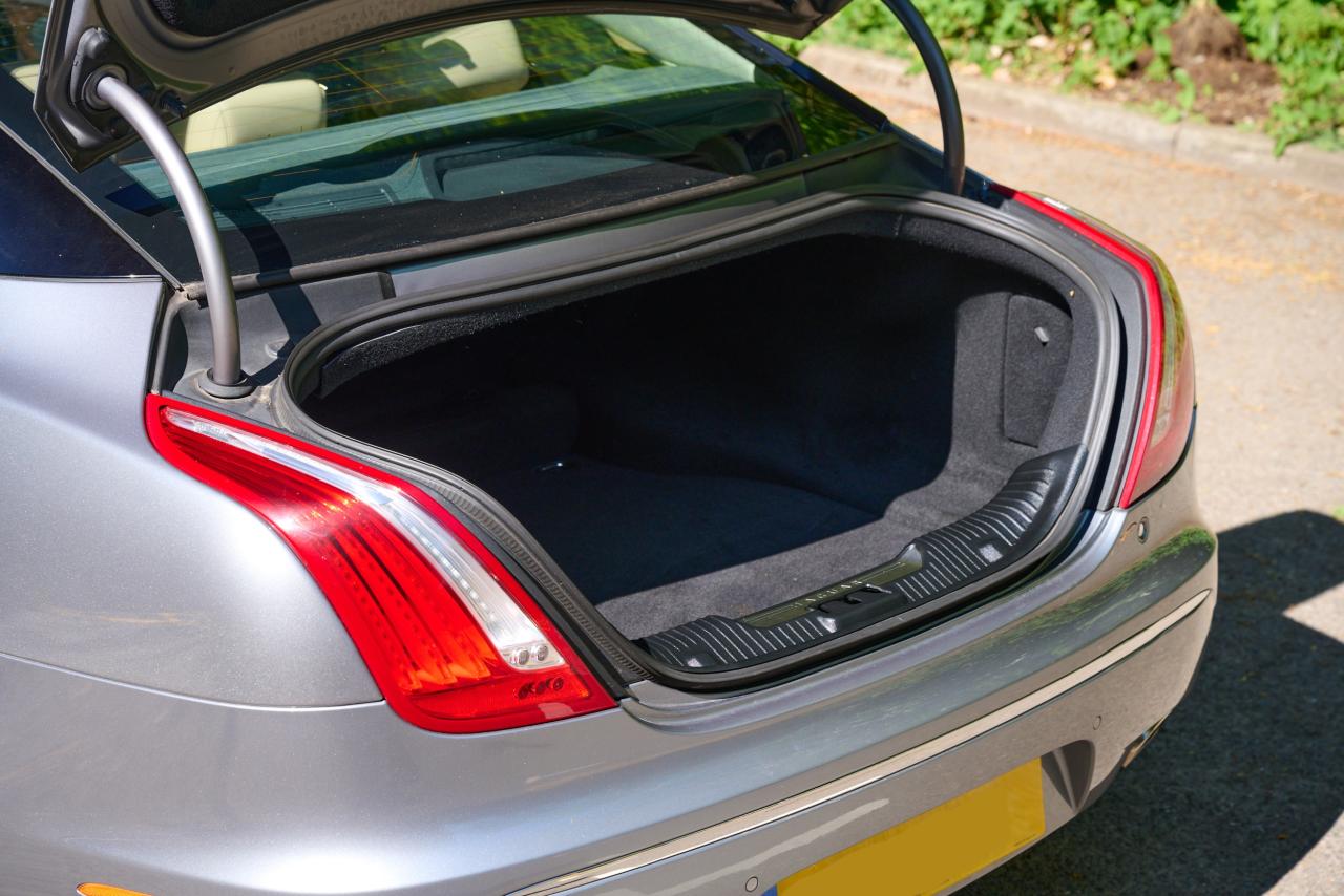 2012 Jaguar XJ Premium Luxury V8