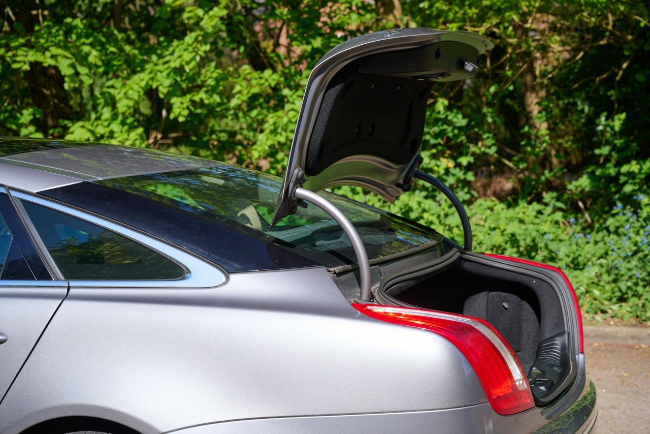 2012 Jaguar XJ Premium Luxury V8