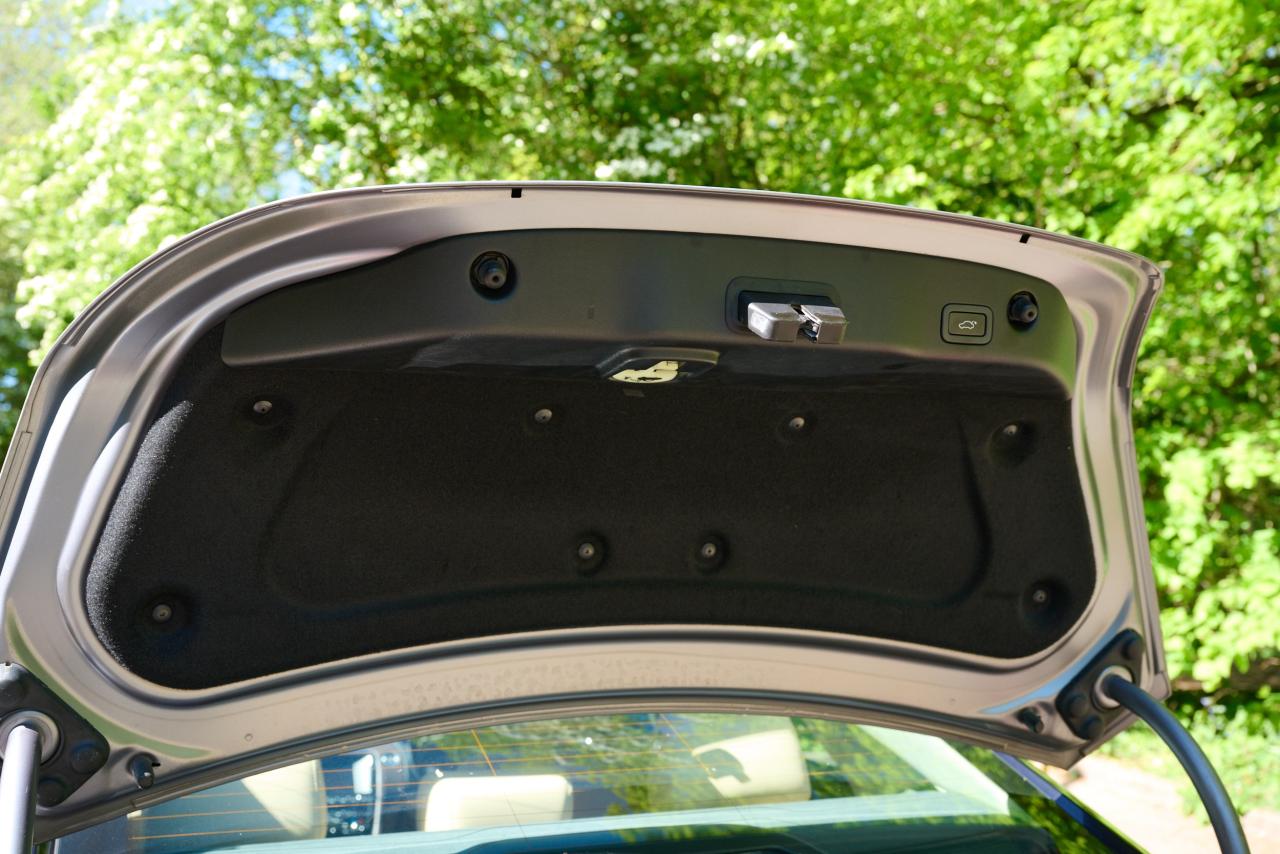 2012 Jaguar XJ Premium Luxury V8