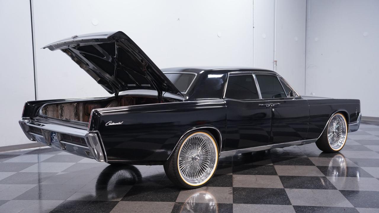 1966 Lincoln Continental 6.1 Hemi Restomod