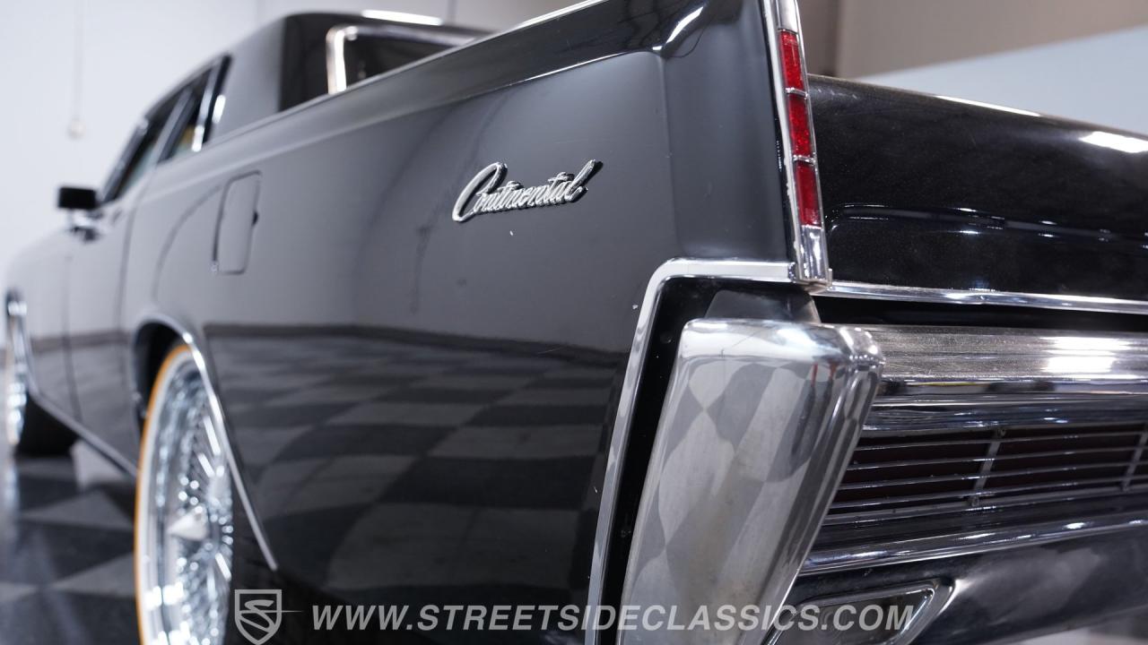 1966 Lincoln Continental 6.1 Hemi Restomod