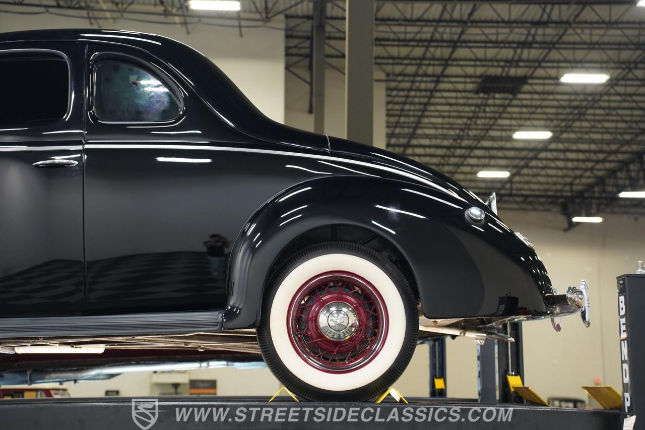 1940 Ford Deluxe 5 Window Coupe