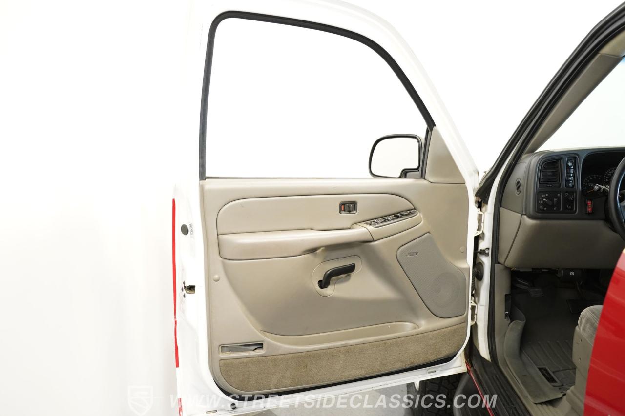 2004 Chevrolet Suburban 2500 4X4