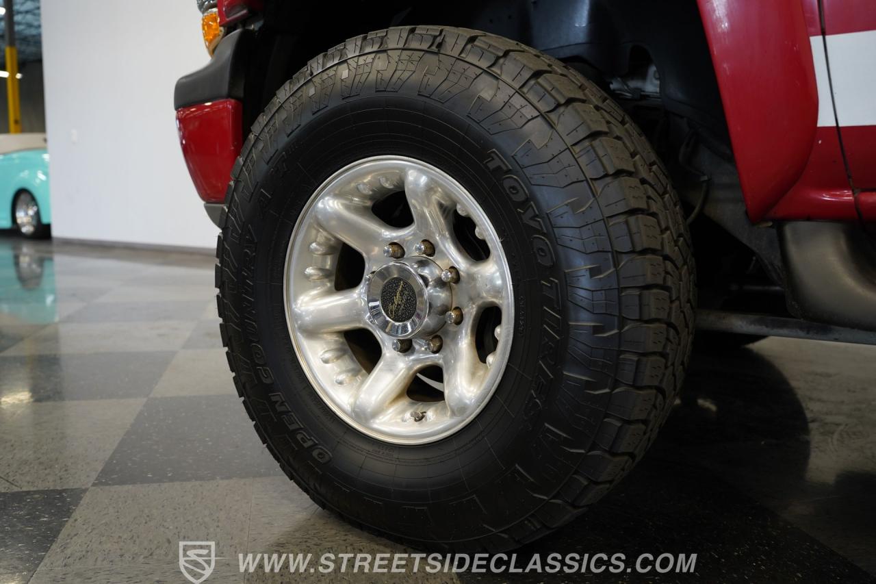 2004 Chevrolet Suburban 2500 4X4