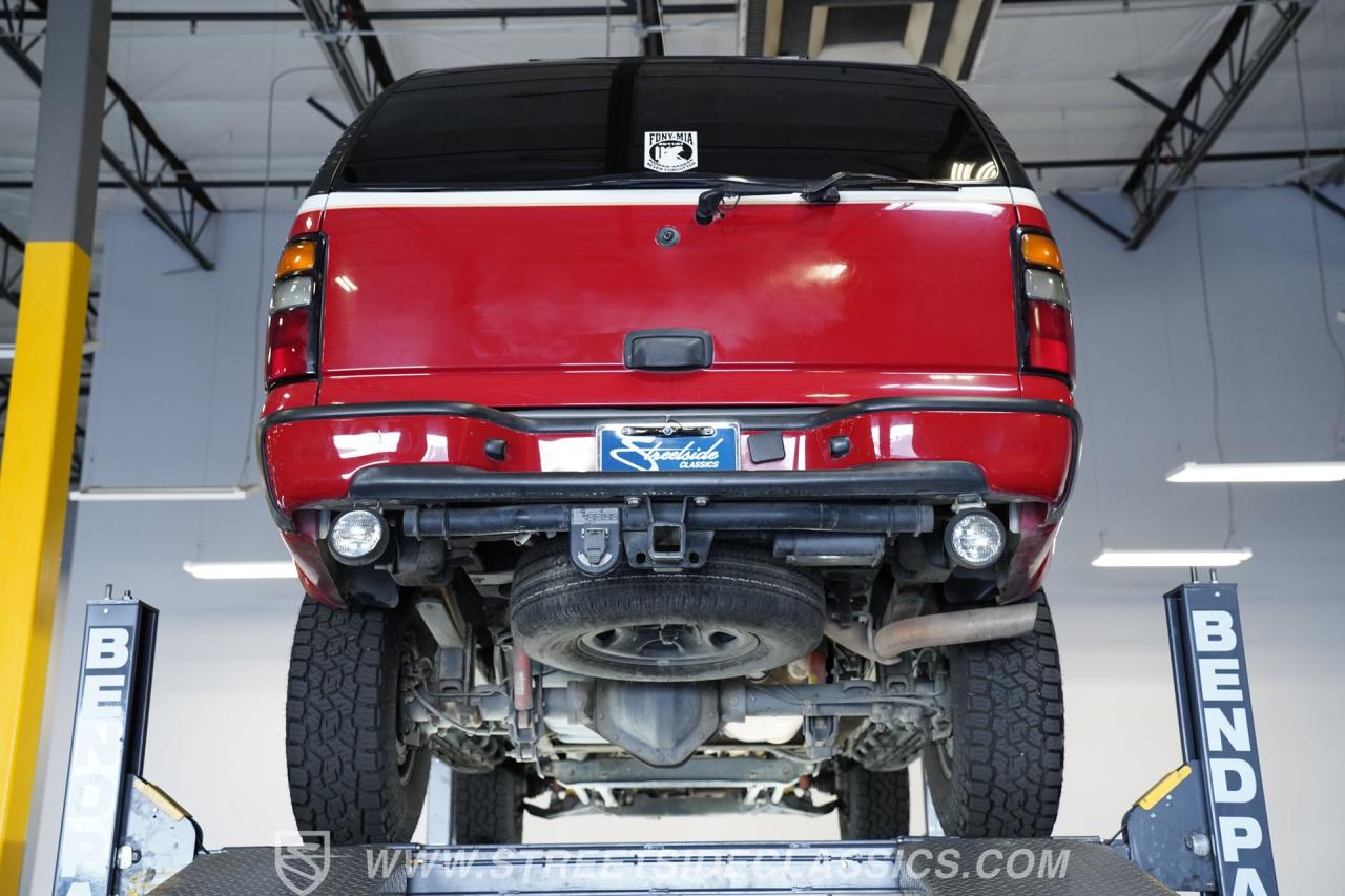 2004 Chevrolet Suburban 2500 4X4