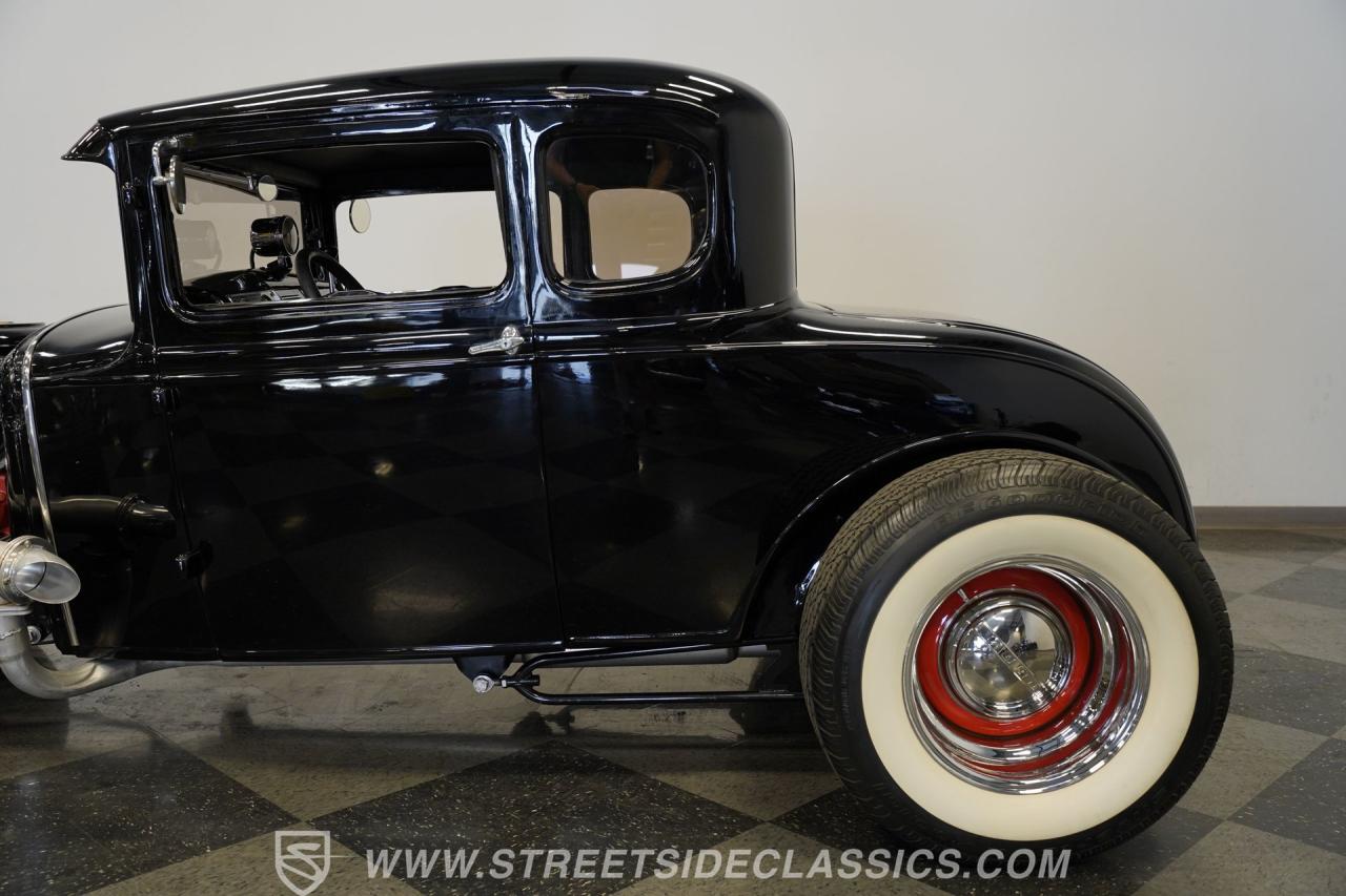 1930 Ford 5-Window