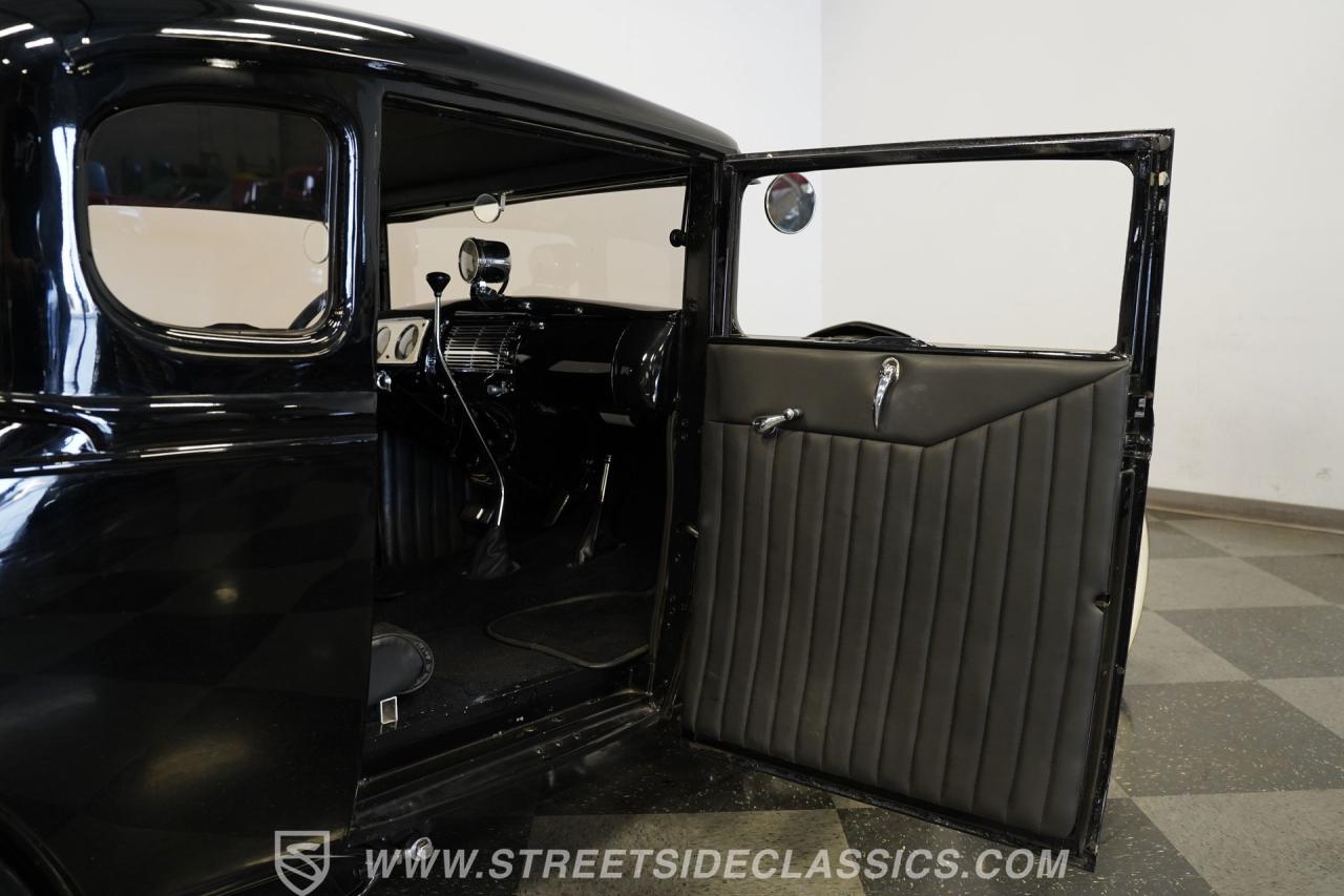 1930 Ford 5-Window