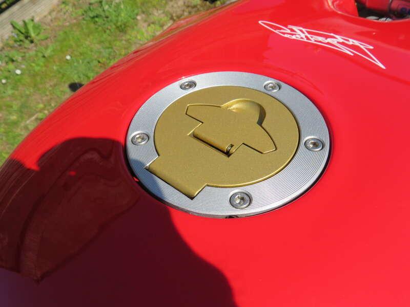 2000 Ducati 916 CARL FOGARTY REPLICA