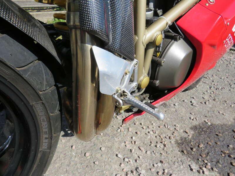 2000 Ducati 916 CARL FOGARTY REPLICA