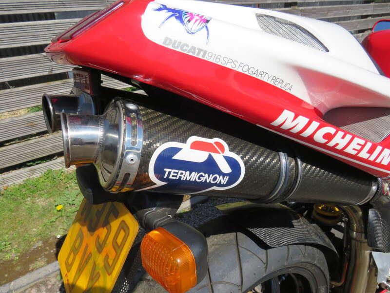 2000 Ducati 916 CARL FOGARTY REPLICA