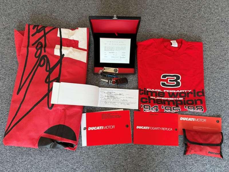 2000 Ducati 916 CARL FOGARTY REPLICA