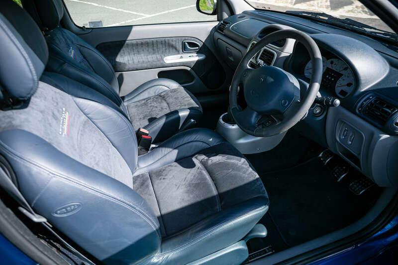 2002 Renault CLIO V6